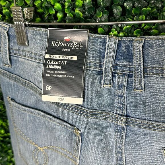 NWT St. John’s Bay Slimming Blue Denim Jean Bermuda Shorts Sz 6P - Picture 5 of 5